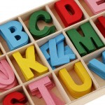 Alfabetul mobil litere colorate in cutiuta mari4-Jucarii din Lemn si Montessori