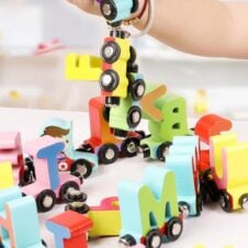 Trenulet din lemn magnetic literele alfabetului alphabet car4-Jucarii din Lemn si Montessori