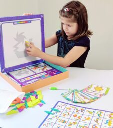Joc tangram magnetic cu piese din lemn si planse1-Jucarii din Lemn si Montessori
