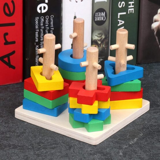 Joc Forme Geometrice pe Coloane Geometric Stacker Smart Squirrel - HAM BEBE