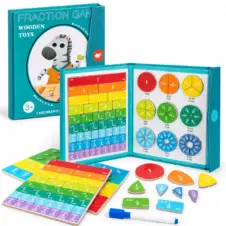 Carte magentică cu Joc de fracții, din lemn, 102 piese magnetice – Fraction Game