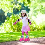 Set role cu roti ajutatoare, role reglabile pentru fetite cu accesorii Roz