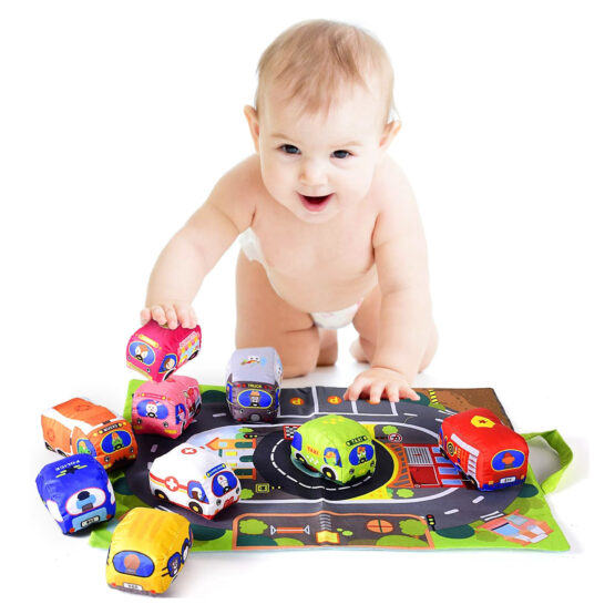 Set 9 masinute textile pentru bebelusi cu covoras Huanger