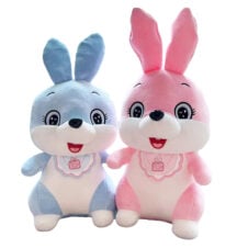 Iepurasi prietenosi din plus cu bavetica Cute Bunny