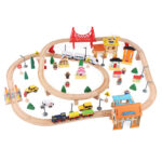 Circuit de tren din lemn cu 108 piese: șine, trenuri magnetice, vehicule, clădiri și personaje