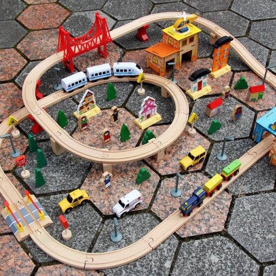 Circuit trenuleț din lemn cu 108 piese și tren magnetic